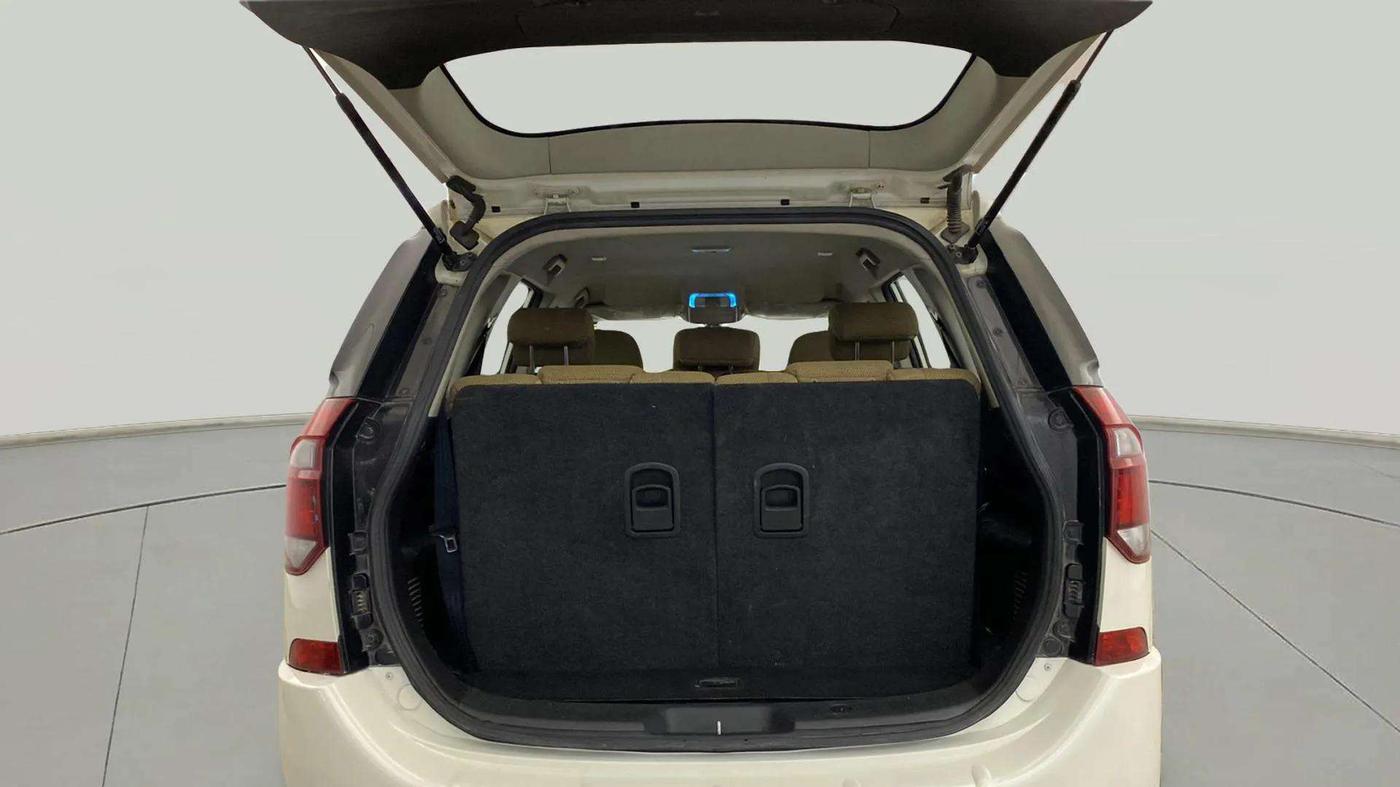 2021 Mahindra XUV500 W7, Diesel, Manual, 19,605 km, Boot Inside