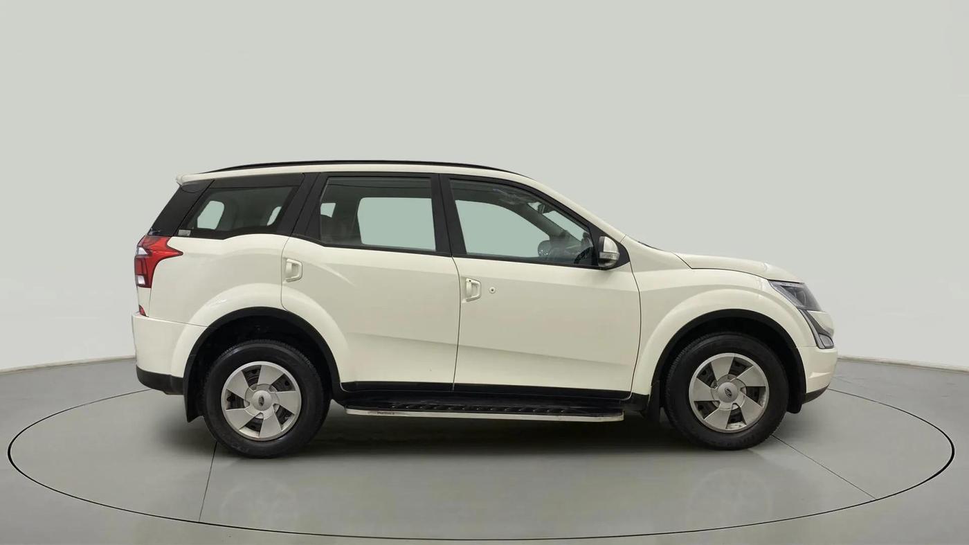 2021 Mahindra XUV500 W7, Diesel, Manual, 19,605 km, Right Side View