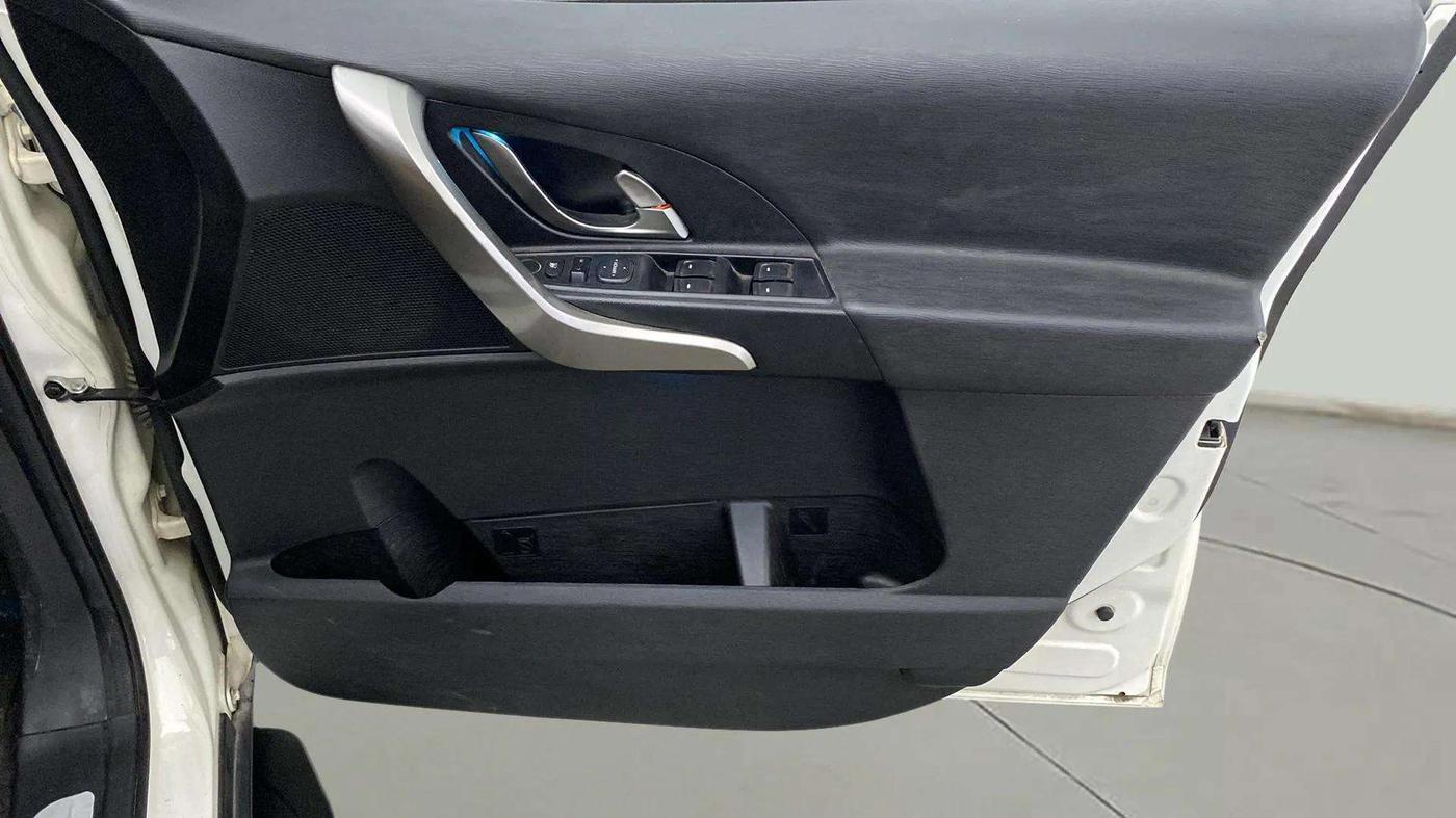 2021 Mahindra XUV500 W7, Diesel, Manual, 19,605 km, Driver Side Door Panels Control