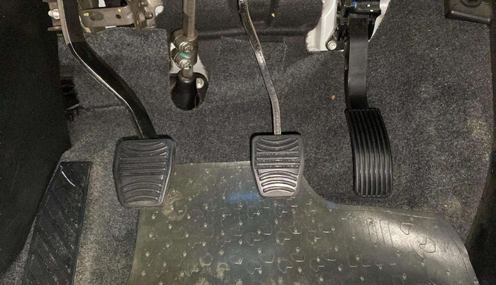2021 Mahindra XUV500 W7, Diesel, Manual, 19,412 km, Pedals