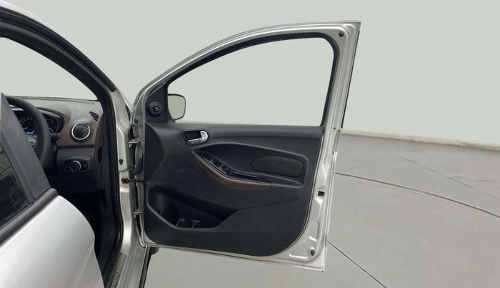 2018 Ford FREESTYLE TITANIUM PLUS 1.5 DIESEL, Diesel, Manual, 77,430 km, RHS Front Door
