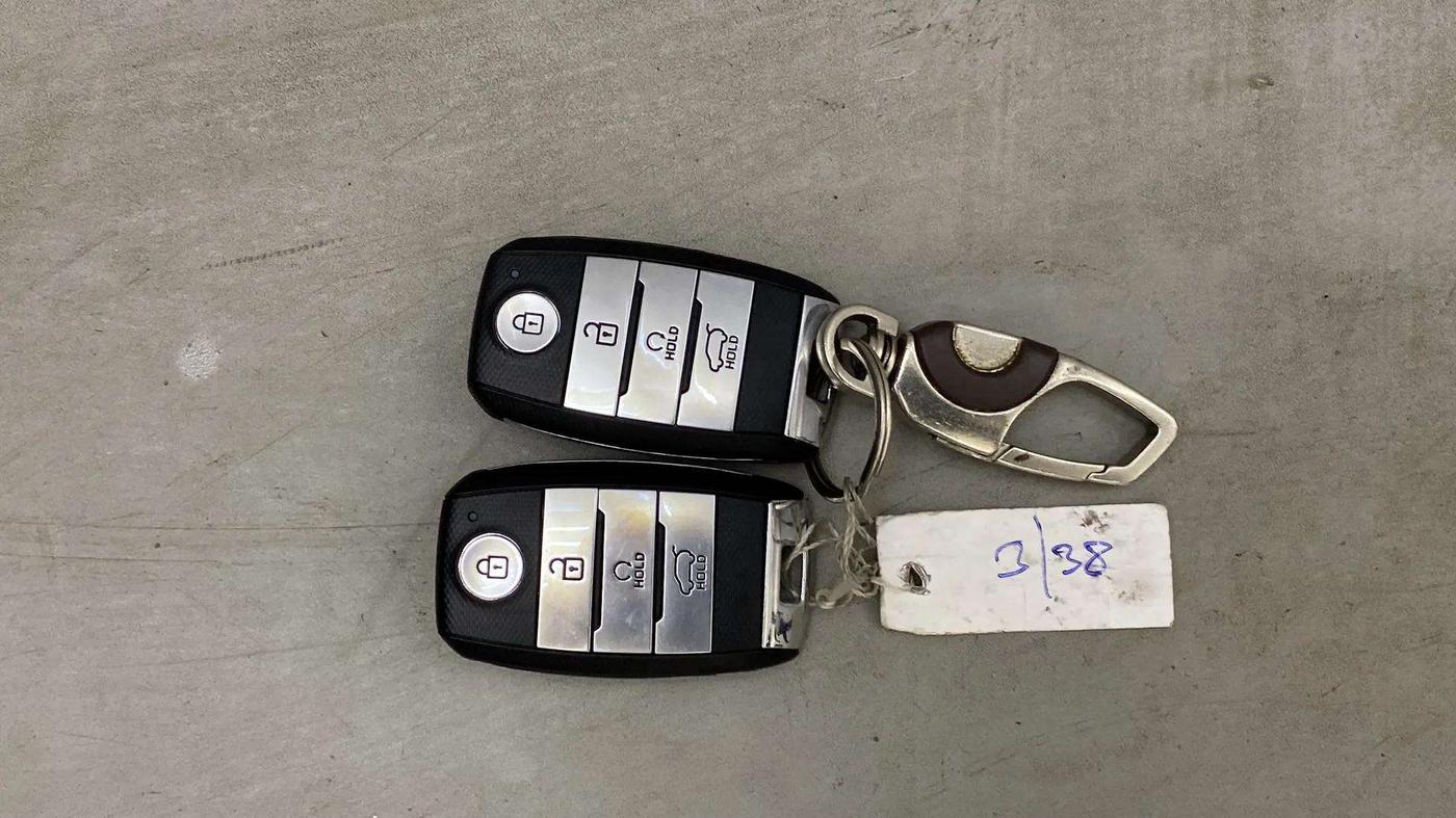 2022 KIA SONET HTX 1.5, Diesel, Manual, 44,868 km, Key Close Up