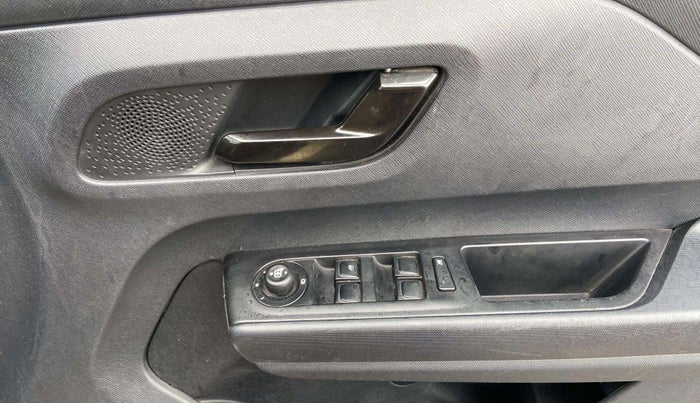 2022 Tata PUNCH CREATIVE 1.2 AMT KAZIRANGA EDITION , Petrol, Automatic, 50 km, Driver Side Door Panels Control