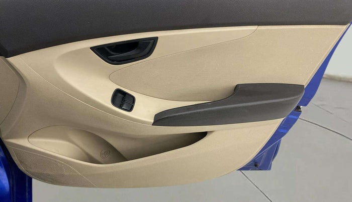 2017 Hyundai Eon ERA +, CNG, Manual, 70,776 km, Driver Side Door Panels Control