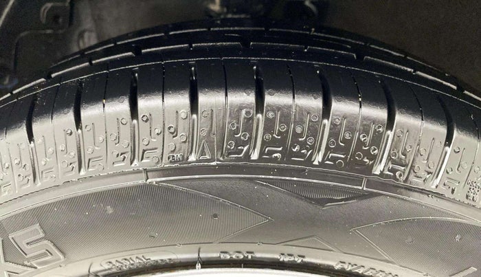 2017 Hyundai Eon ERA +, CNG, Manual, 70,776 km, Left Front Tyre Tread