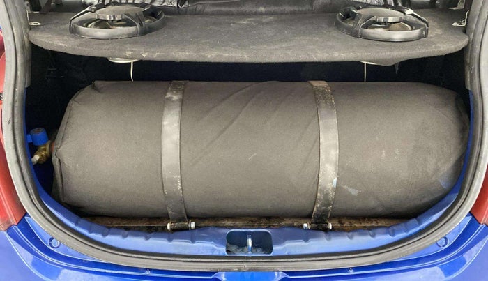 2017 Hyundai Eon ERA +, CNG, Manual, 70,776 km, Boot Inside