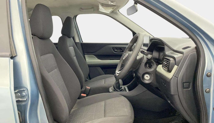 2022 Tata PUNCH ADVENTURE MT, Petrol, Manual, 17,634 km, Right Side Front Door Cabin