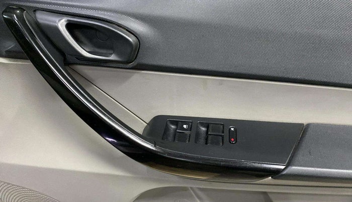 2018 Tata Tiago XT PETROL, Petrol, Manual, 51,126 km, Driver Side Door Panels Control