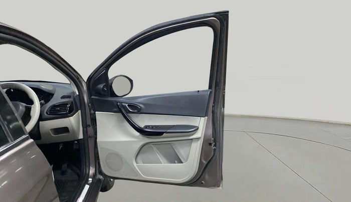 2018 Tata Tiago XT PETROL, Petrol, Manual, 51,126 km, RHS Front Door