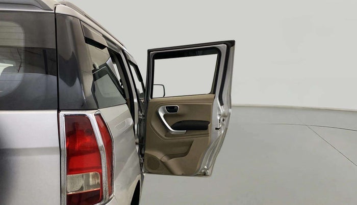 2019 Mahindra TUV300 T10, Diesel, Manual, 75,342 km, RHS Rear Door