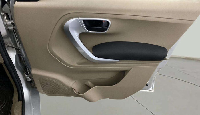 2019 Mahindra TUV300 T10, Diesel, Manual, 75,342 km, Driver Side Door Panels Control