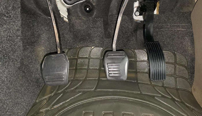 2019 Mahindra TUV300 T10, Diesel, Manual, 75,342 km, Pedals
