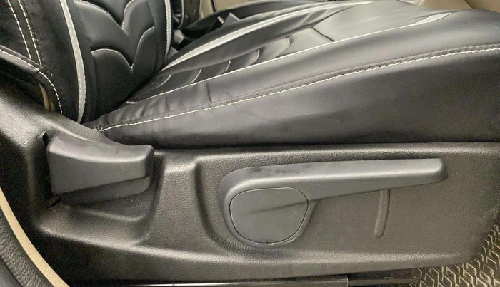 2019 Mahindra TUV300 T10, Diesel, Manual, 75,342 km, Driver Side Adjustment Panel