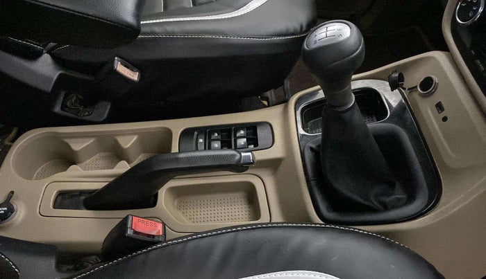 2019 Mahindra TUV300 T10, Diesel, Manual, 75,342 km, Gear Lever