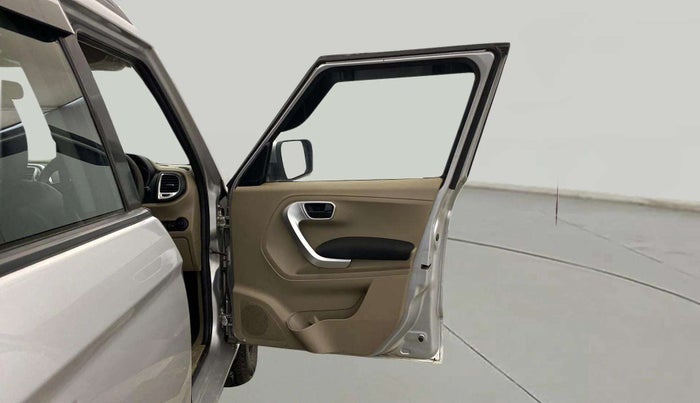 2019 Mahindra TUV300 T10, Diesel, Manual, 75,342 km, RHS Front Door