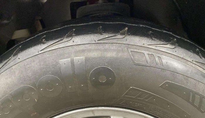 2019 Mahindra TUV300 T10, Diesel, Manual, 75,342 km, Left Front Tyre Tread