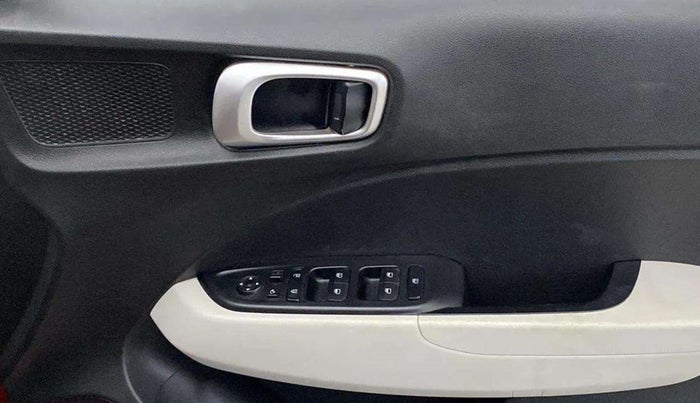 2022 Hyundai VENUE SX 1.2 PETROL, Petrol, Manual, 71,314 km, Driver Side Door Panels Control