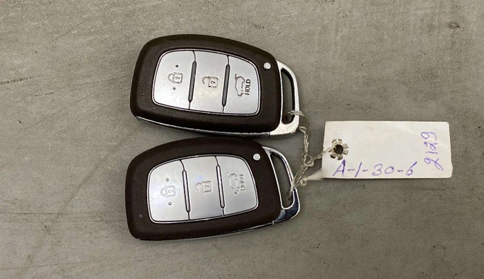 2022 Hyundai VENUE SX 1.2 PETROL, Petrol, Manual, 71,314 km, Key Close Up
