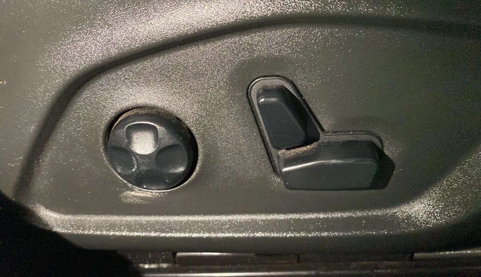 2019 Jeep Compass LIMITED PLUS PETROL AT, Petrol, Automatic, 15,311 km, Driver Side Adjustment Panel