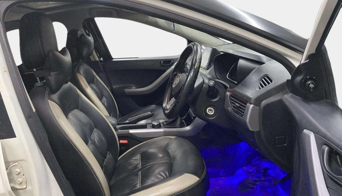 2021 Tata NEXON XM SUNROOF PETROL, Petrol, Manual, 34,047 km, Right Side Front Door Cabin