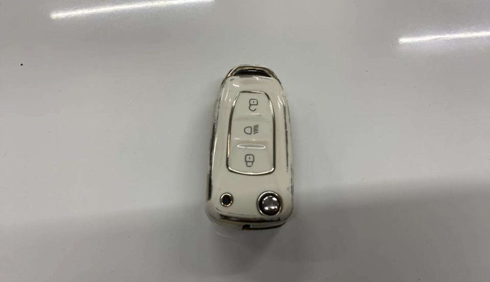 2021 Tata NEXON XM SUNROOF PETROL, Petrol, Manual, 34,047 km, Key Close Up