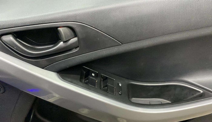 2021 Tata NEXON XM SUNROOF PETROL, Petrol, Manual, 34,047 km, Driver Side Door Panels Control