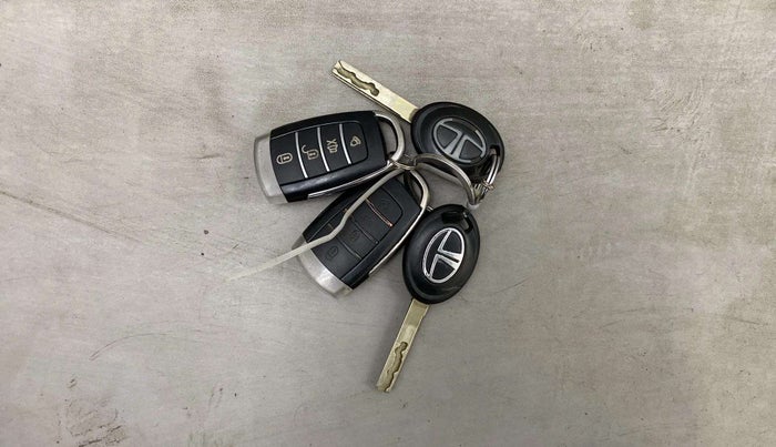 2020 Tata ALTROZ XM PETROL, Petrol, Manual, 59,540 km, Key Close Up