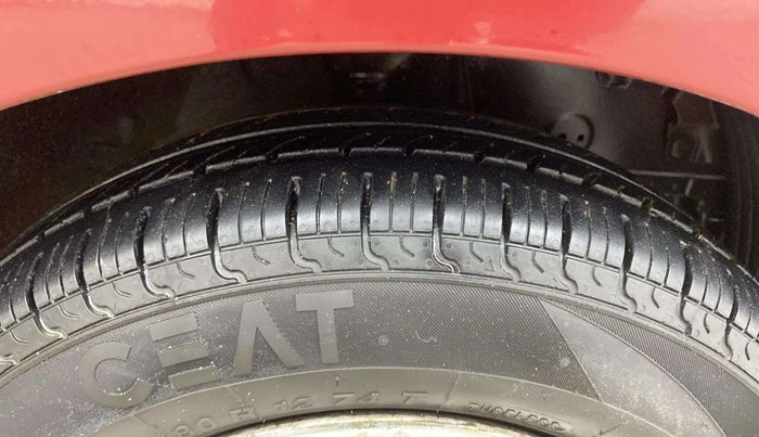 2015 Hyundai Eon ERA +, Petrol, Manual, 43,256 km, Right Front Tyre Tread