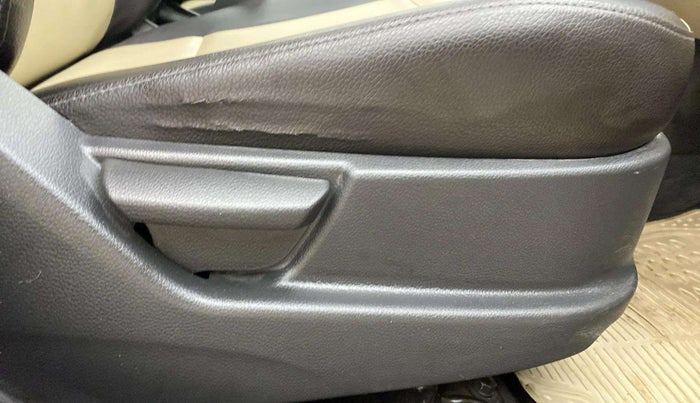 2015 Hyundai Eon ERA +, Petrol, Manual, 43,256 km, Driver Side Adjustment Panel