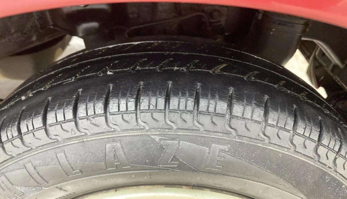 2015 Hyundai Eon ERA +, Petrol, Manual, 43,256 km, Left Front Tyre Tread
