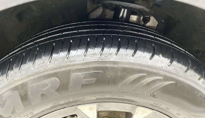 2023 Mahindra XUV700 AX 7 D AT 7 STR, Diesel, Automatic, 17,687 km, Left Front Tyre Tread