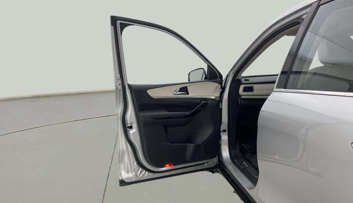 2023 Mahindra XUV700 AX 7 D AT 7 STR, Diesel, Automatic, 17,687 km, LHS Front Door