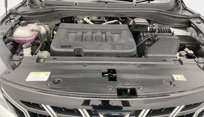 2023 Mahindra XUV700 AX 7 D AT 7 STR, Diesel, Automatic, 17,687 km, Engine View