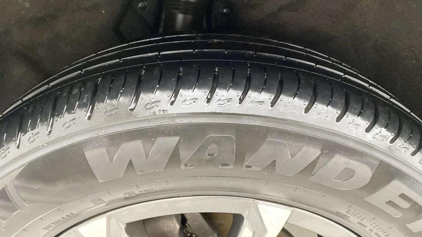 2023 Mahindra XUV700 AX 7 D AT 7 STR, Diesel, Automatic, 17,687 km, Right Rear Tyre Tread
