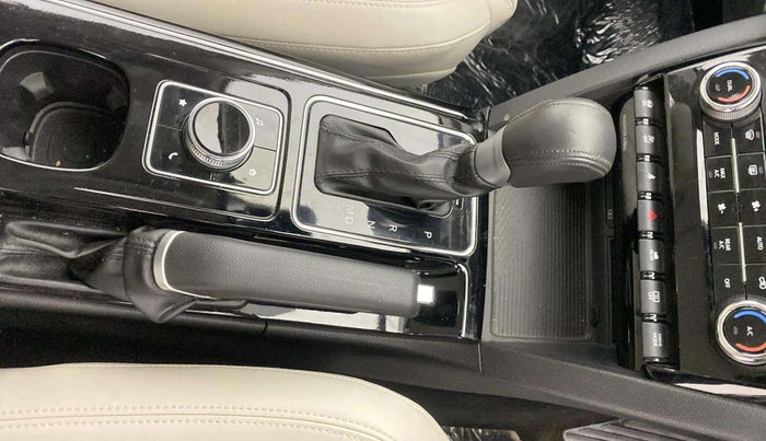2023 Mahindra XUV700 AX 7 D AT 7 STR, Diesel, Automatic, 17,687 km, Gear Lever
