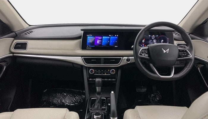 2023 Mahindra XUV700 AX 7 D AT 7 STR, Diesel, Automatic, 17,687 km, Dashboard