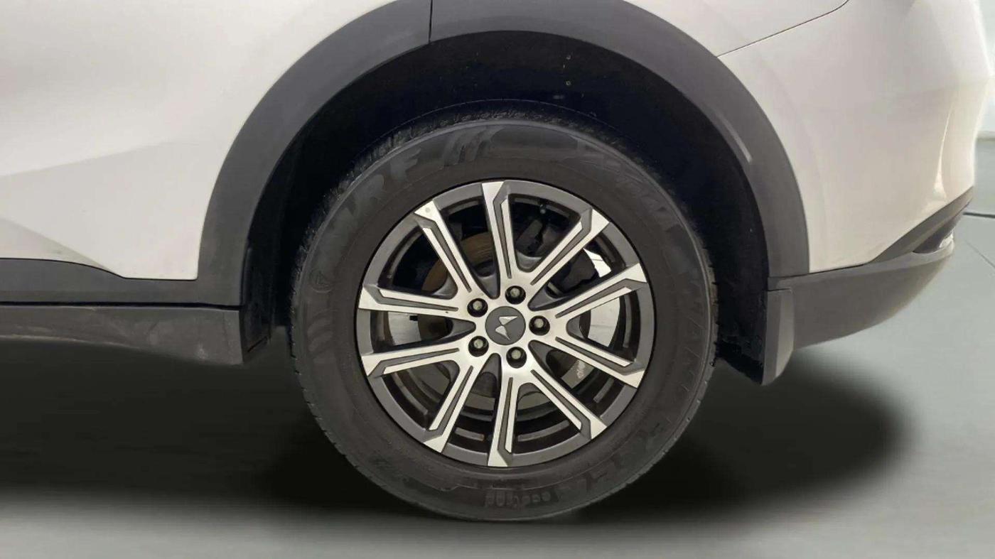 2023 Mahindra XUV700 AX 7 D AT 7 STR, Diesel, Automatic, 17,687 km, Left Rear Wheel