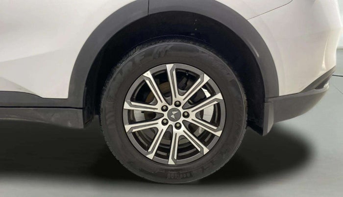 2023 Mahindra XUV700 AX 7 D AT 7 STR, Diesel, Automatic, 17,687 km, Left Rear Wheel