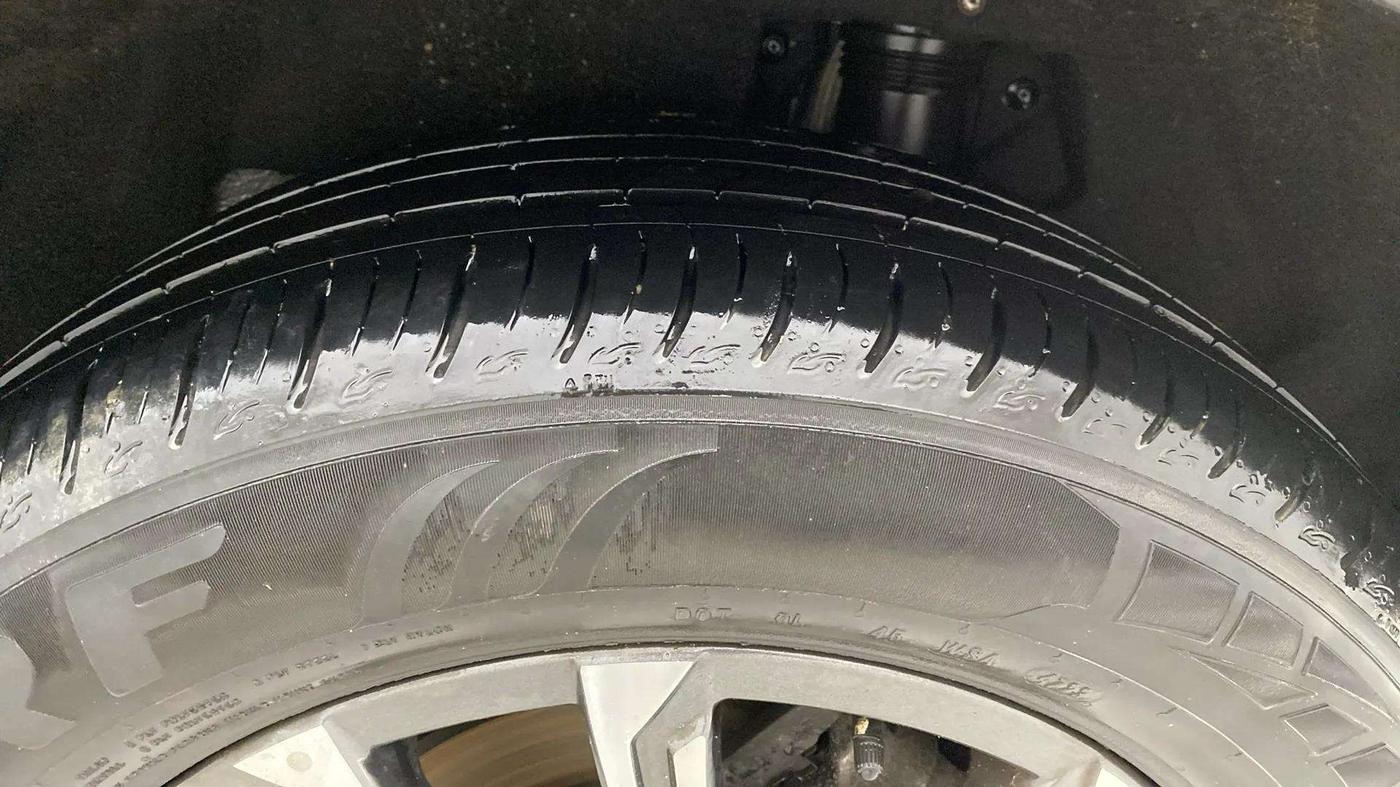 2023 Mahindra XUV700 AX 7 D AT 7 STR, Diesel, Automatic, 17,687 km, Left Rear Tyre Tread