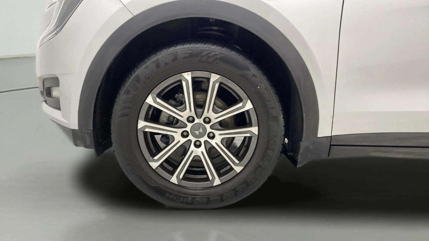 2023 Mahindra XUV700 AX 7 D AT 7 STR, Diesel, Automatic, 17,687 km, Left Front Wheel