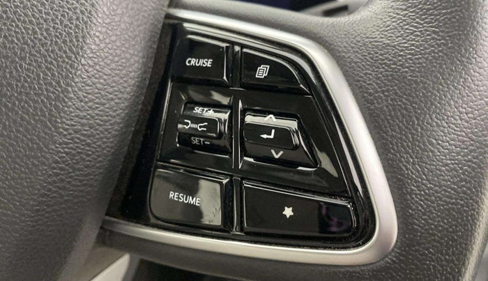 2023 Mahindra XUV700 AX 7 D AT 7 STR, Diesel, Automatic, 17,687 km, Adaptive Cruise Control