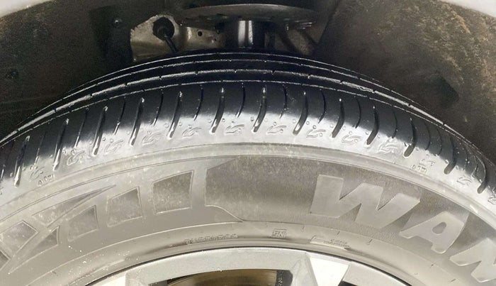 2023 Mahindra XUV700 AX 7 D AT 7 STR, Diesel, Automatic, 17,687 km, Right Front Tyre Tread