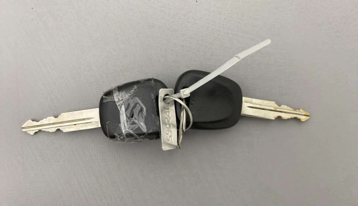 2022 Maruti Alto LXI OPT CNG, CNG, Manual, 43,298 km, Key Close Up
