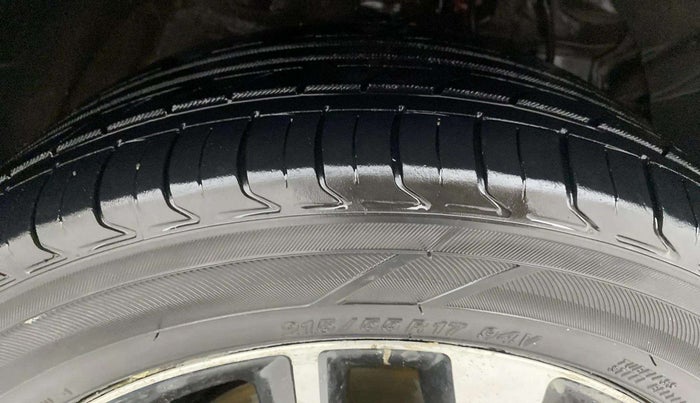 2021 Mahindra XUV300 W8 (O) 1.5 DIESEL, Diesel, Manual, 85,374 km, Right Front Tyre Tread