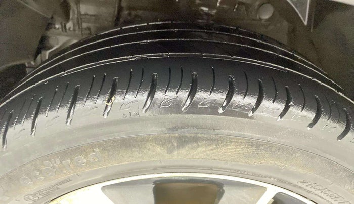 2021 Mahindra XUV300 W8 (O) 1.5 DIESEL, Diesel, Manual, 85,374 km, Left Front Tyre Tread