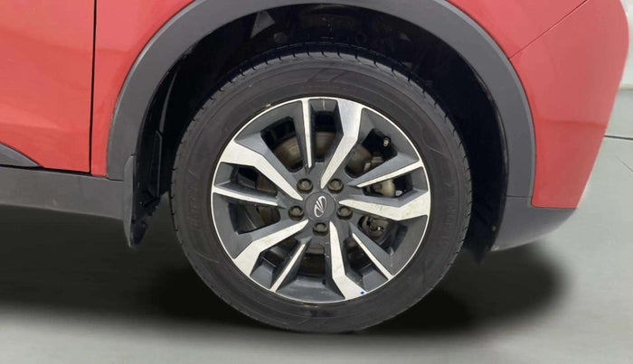 2021 Mahindra XUV300 W8 (O) 1.5 DIESEL, Diesel, Manual, 85,374 km, Right Front Wheel