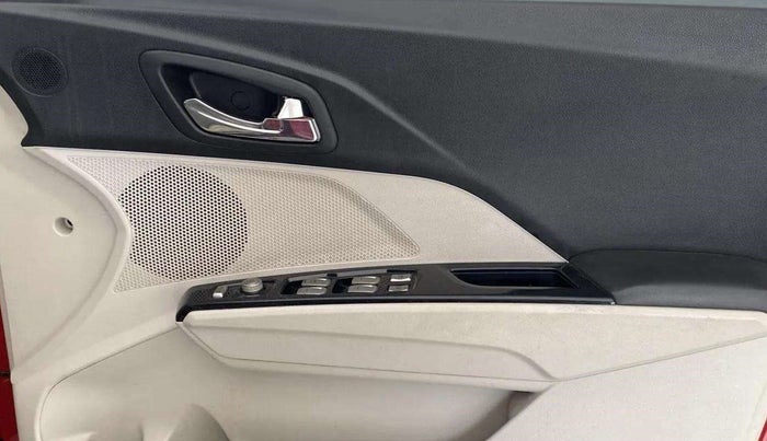 2021 Mahindra XUV300 W8 (O) 1.5 DIESEL, Diesel, Manual, 85,374 km, Driver Side Door Panels Control
