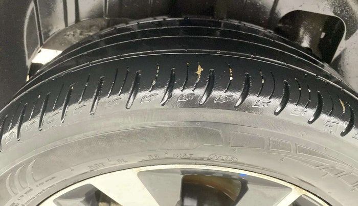 2021 Mahindra XUV300 W8 (O) 1.5 DIESEL, Diesel, Manual, 85,374 km, Right Rear Tyre Tread