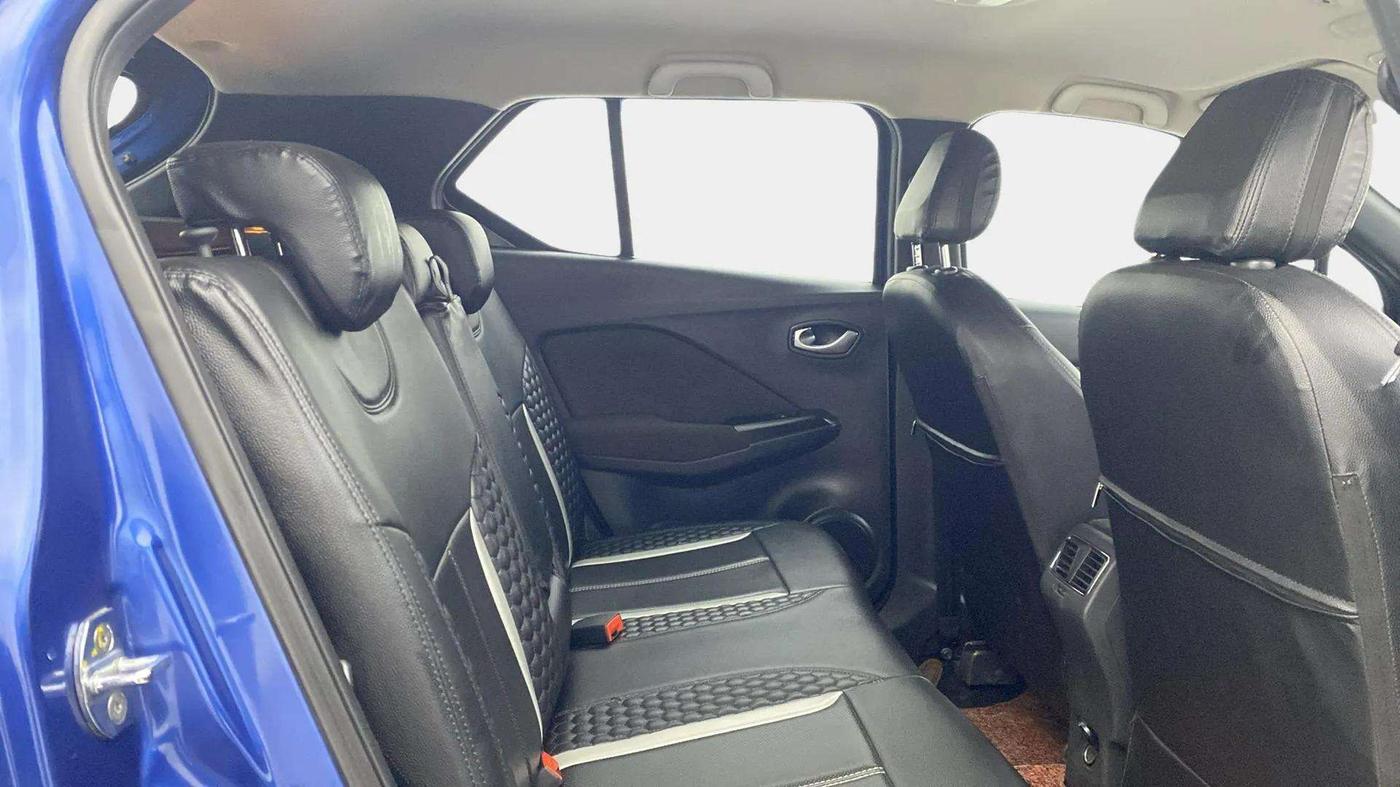 2020 Nissan Kicks XV TURBO 1.3, Petrol, Manual, 52,742 km, Right Side Rear Door Cabin