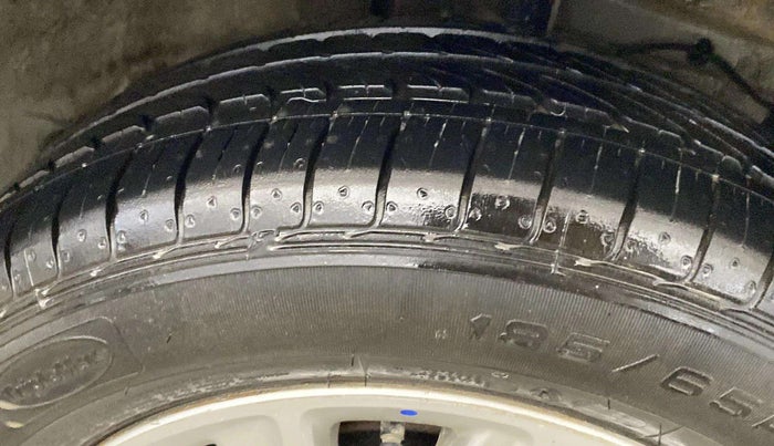 2016 Maruti Swift Dzire ZXI, Petrol, Manual, 59,317 km, Right Front Tyre Tread